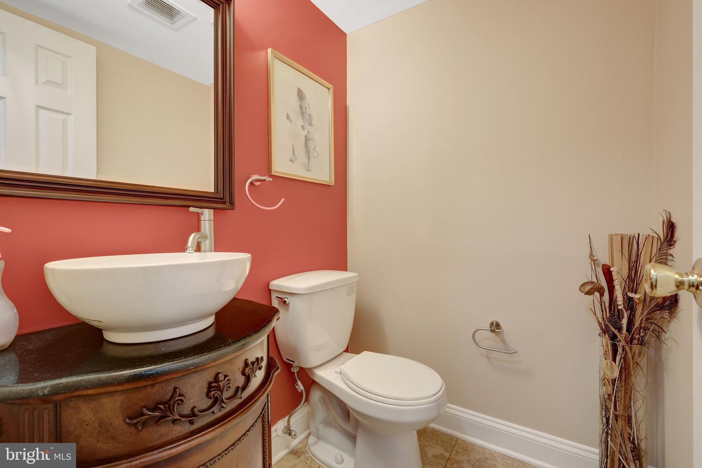 226 TALAHI RD SE, VIENNA, Virginia 22180, 6 Bedrooms Bedrooms, ,4 BathroomsBathrooms,Residential,For sale,226 TALAHI RD SE,VAFX2282420 MLS # VAFX2282420