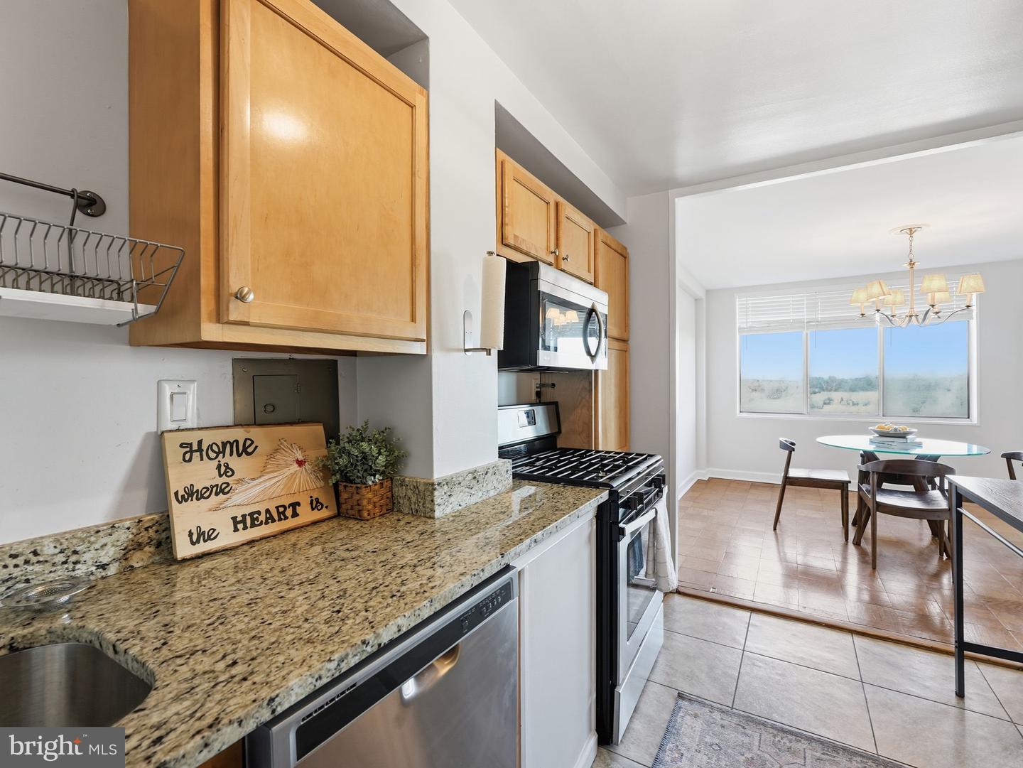 6621 WAKEFIELD DR #717, ALEXANDRIA, Virginia 22307, 2 Bedrooms Bedrooms, ,1 BathroomBathrooms,Residential,For sale,6621 WAKEFIELD DR #717,VAFX2282518 MLS # VAFX2282518