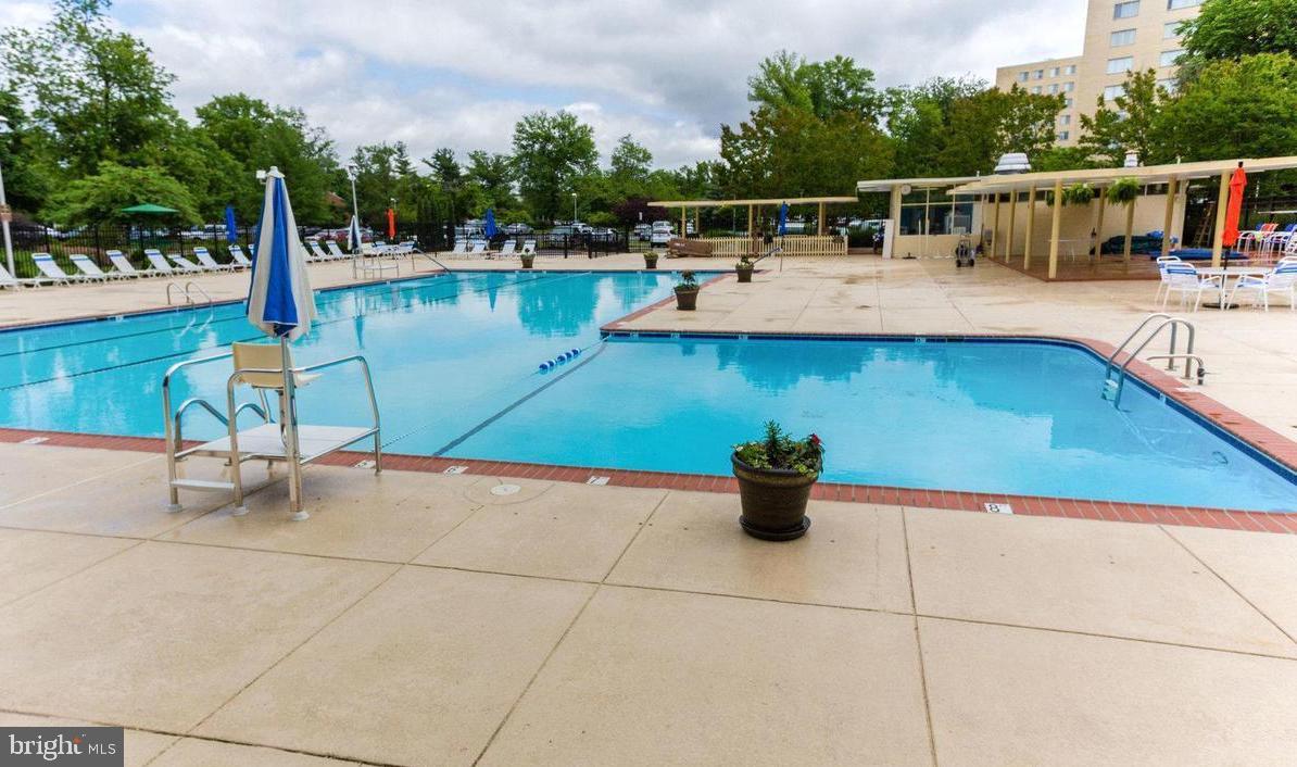 6621 WAKEFIELD DR #717, ALEXANDRIA, Virginia 22307, 2 Bedrooms Bedrooms, ,1 BathroomBathrooms,Residential,For sale,6621 WAKEFIELD DR #717,VAFX2282518 MLS # VAFX2282518