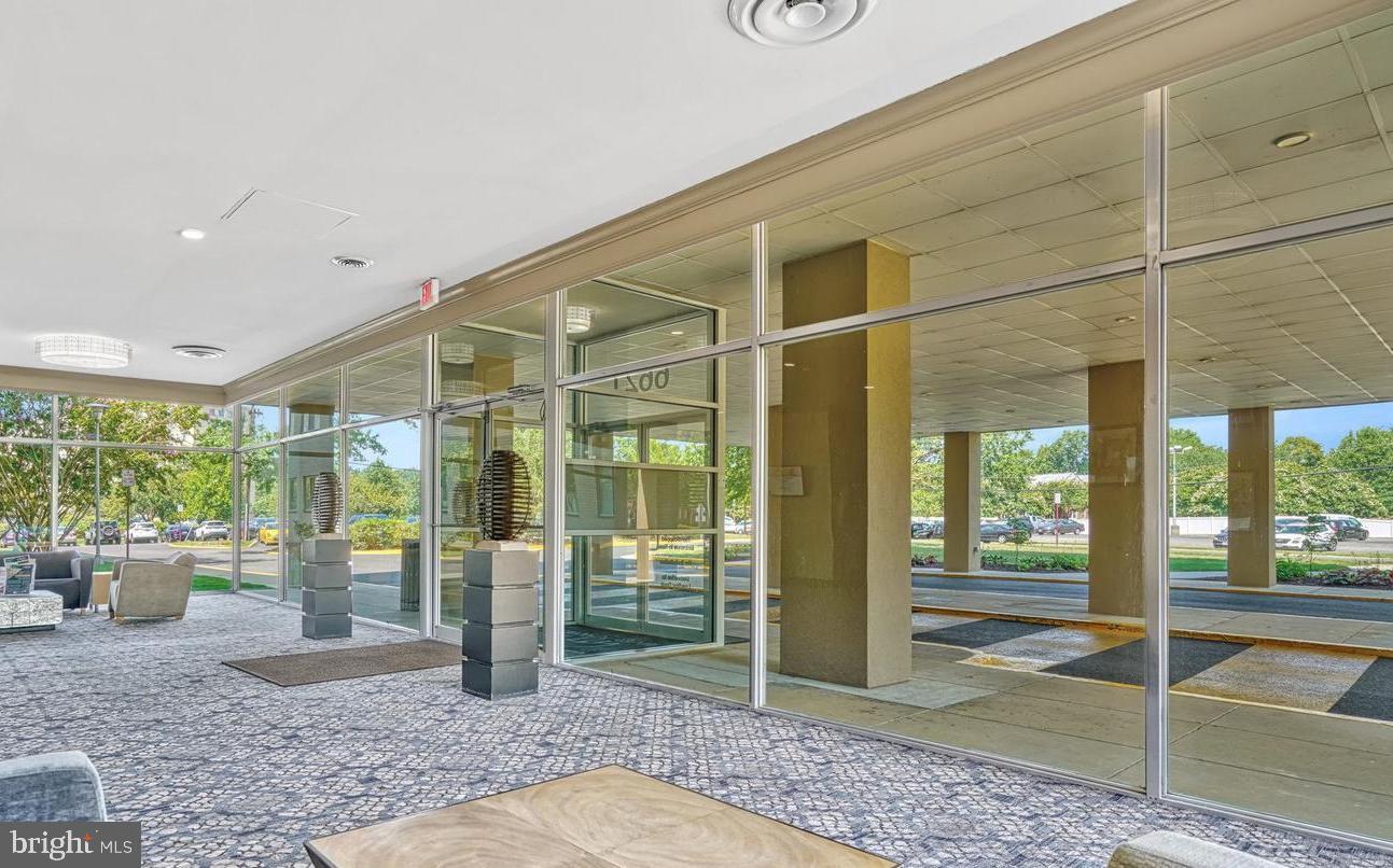 6621 WAKEFIELD DR #717, ALEXANDRIA, Virginia 22307, 2 Bedrooms Bedrooms, ,1 BathroomBathrooms,Residential,For sale,6621 WAKEFIELD DR #717,VAFX2282518 MLS # VAFX2282518