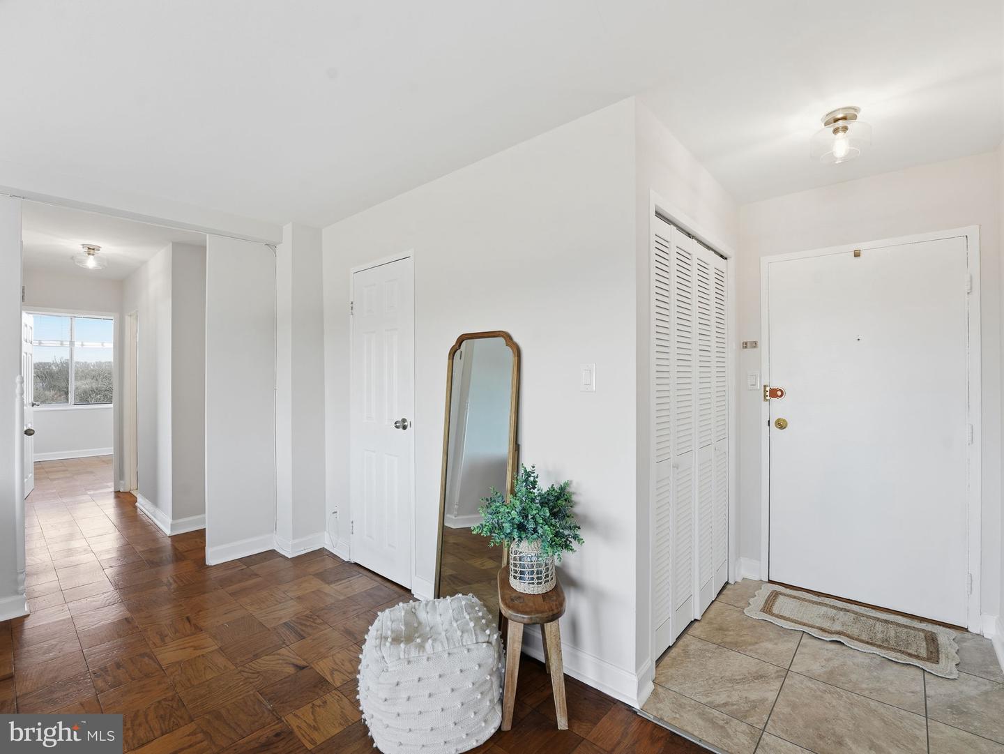 6621 WAKEFIELD DR #717, ALEXANDRIA, Virginia 22307, 2 Bedrooms Bedrooms, ,1 BathroomBathrooms,Residential,For sale,6621 WAKEFIELD DR #717,VAFX2282518 MLS # VAFX2282518