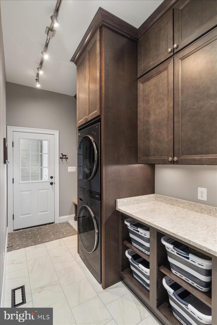 19829 SOMERCOTE LN, LEESBURG, Virginia 20175, 4 Bedrooms Bedrooms, ,4 BathroomsBathrooms,Residential,For sale,19829 SOMERCOTE LN,VALO2112418 MLS # VALO2112418