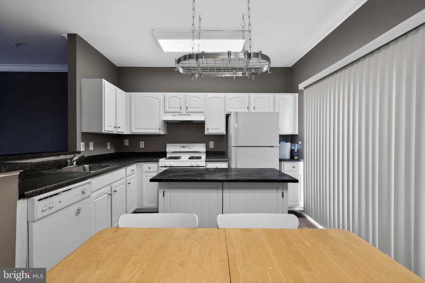 21867 GOODWOOD TER, ASHBURN, Virginia 20147, 2 Bedrooms Bedrooms, 4 Rooms Rooms,2 BathroomsBathrooms,Residential,For sale,21867 GOODWOOD TER,VALO2112330 MLS # VALO2112330