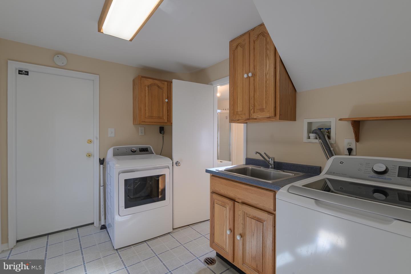 8327 ORANGE CT, ALEXANDRIA, Virginia 22309, 5 Bedrooms Bedrooms, ,3 BathroomsBathrooms,Residential,For sale,8327 ORANGE CT,VAFX2282792 MLS # VAFX2282792