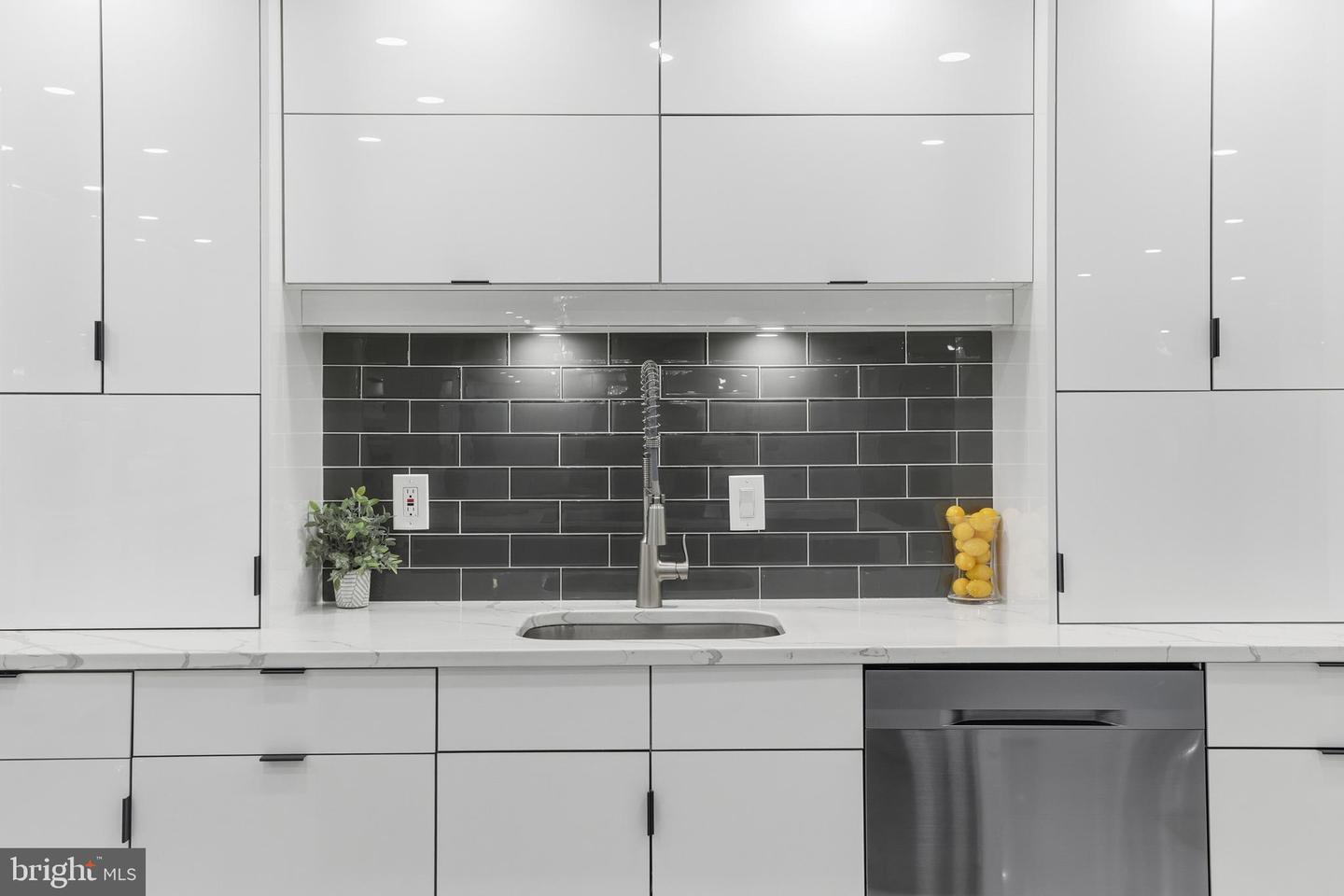 6101 EDSALL RD #1004, ALEXANDRIA, Virginia 22304, 2 Bedrooms Bedrooms, ,2 BathroomsBathrooms,Residential,For sale,6101 EDSALL RD #1004,VAAX2052508 MLS # VAAX2052508