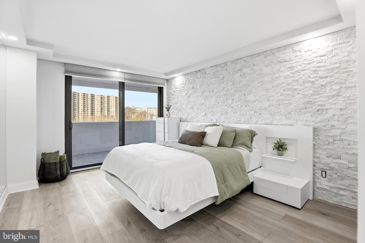 6101 EDSALL RD #1004, ALEXANDRIA, Virginia 22304, 2 Bedrooms Bedrooms, ,2 BathroomsBathrooms,Residential,For sale,6101 EDSALL RD #1004,VAAX2052508 MLS # VAAX2052508