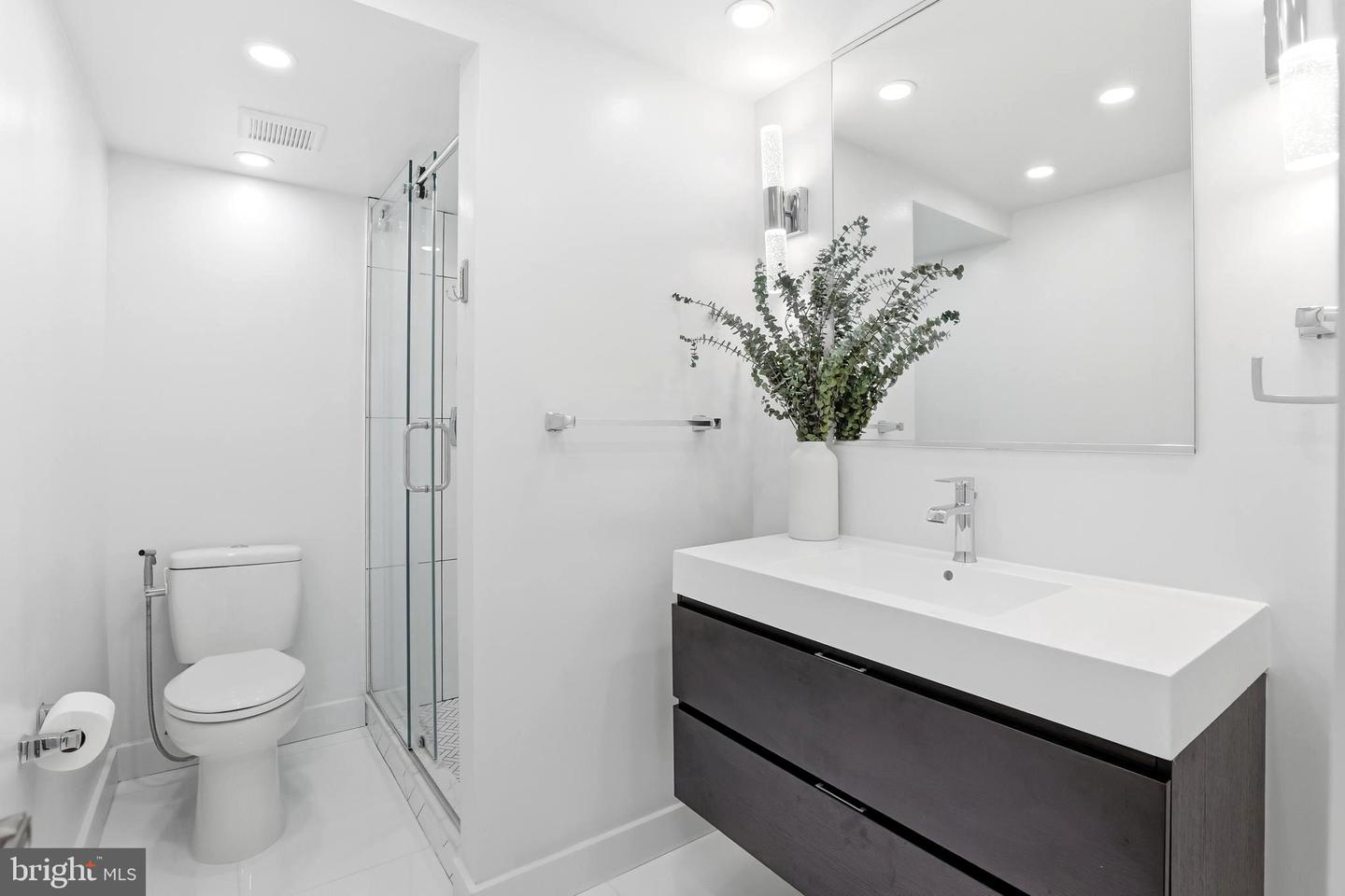 6101 EDSALL RD #1004, ALEXANDRIA, Virginia 22304, 2 Bedrooms Bedrooms, ,2 BathroomsBathrooms,Residential,For sale,6101 EDSALL RD #1004,VAAX2052508 MLS # VAAX2052508