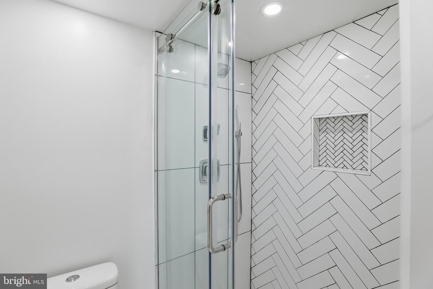 6101 EDSALL RD #1004, ALEXANDRIA, Virginia 22304, 2 Bedrooms Bedrooms, ,2 BathroomsBathrooms,Residential,For sale,6101 EDSALL RD #1004,VAAX2052508 MLS # VAAX2052508