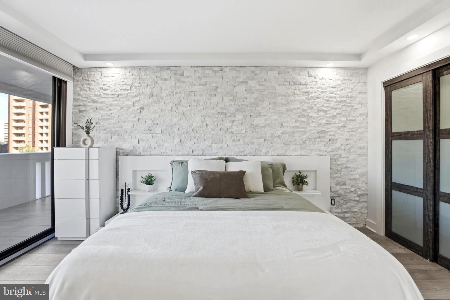 6101 EDSALL RD #1004, ALEXANDRIA, Virginia 22304, 2 Bedrooms Bedrooms, ,2 BathroomsBathrooms,Residential,For sale,6101 EDSALL RD #1004,VAAX2052508 MLS # VAAX2052508