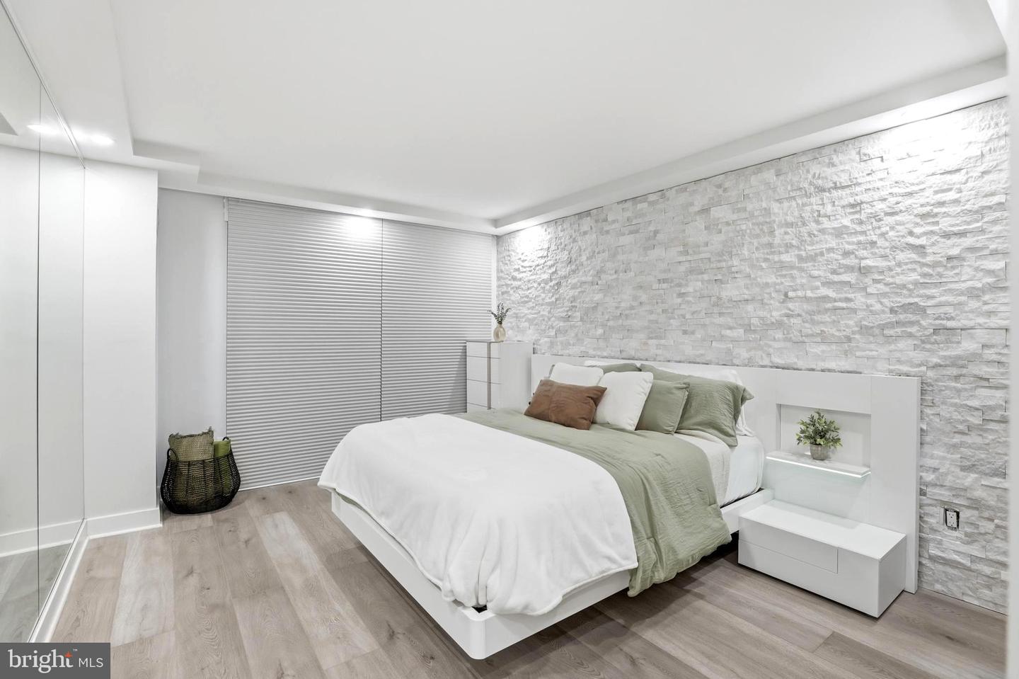 6101 EDSALL RD #1004, ALEXANDRIA, Virginia 22304, 2 Bedrooms Bedrooms, ,2 BathroomsBathrooms,Residential,For sale,6101 EDSALL RD #1004,VAAX2052508 MLS # VAAX2052508