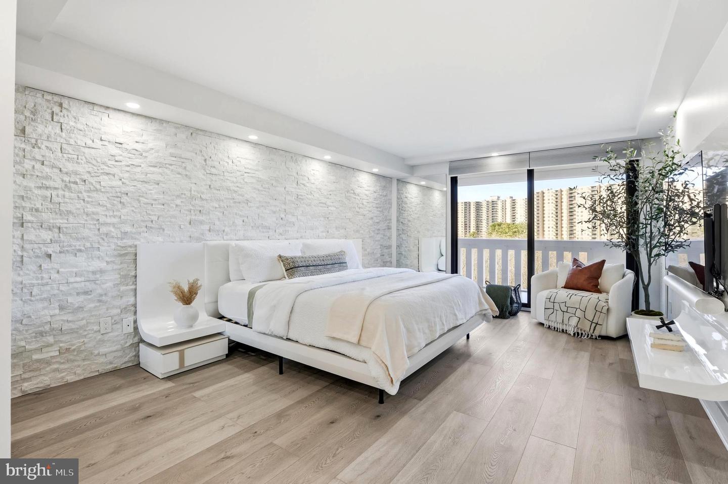 6101 EDSALL RD #1004, ALEXANDRIA, Virginia 22304, 2 Bedrooms Bedrooms, ,2 BathroomsBathrooms,Residential,For sale,6101 EDSALL RD #1004,VAAX2052508 MLS # VAAX2052508