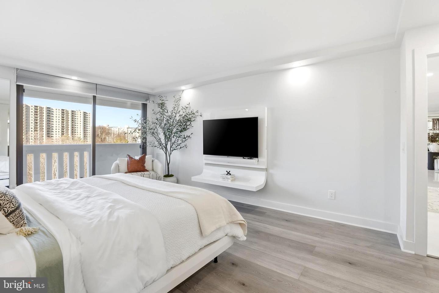 6101 EDSALL RD #1004, ALEXANDRIA, Virginia 22304, 2 Bedrooms Bedrooms, ,2 BathroomsBathrooms,Residential,For sale,6101 EDSALL RD #1004,VAAX2052508 MLS # VAAX2052508