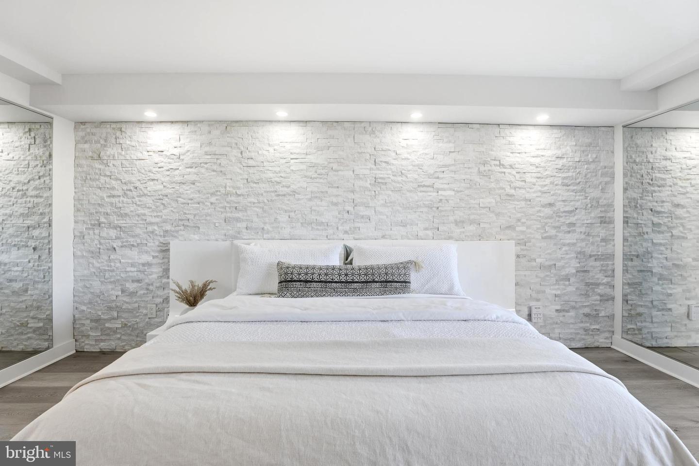 6101 EDSALL RD #1004, ALEXANDRIA, Virginia 22304, 2 Bedrooms Bedrooms, ,2 BathroomsBathrooms,Residential,For sale,6101 EDSALL RD #1004,VAAX2052508 MLS # VAAX2052508