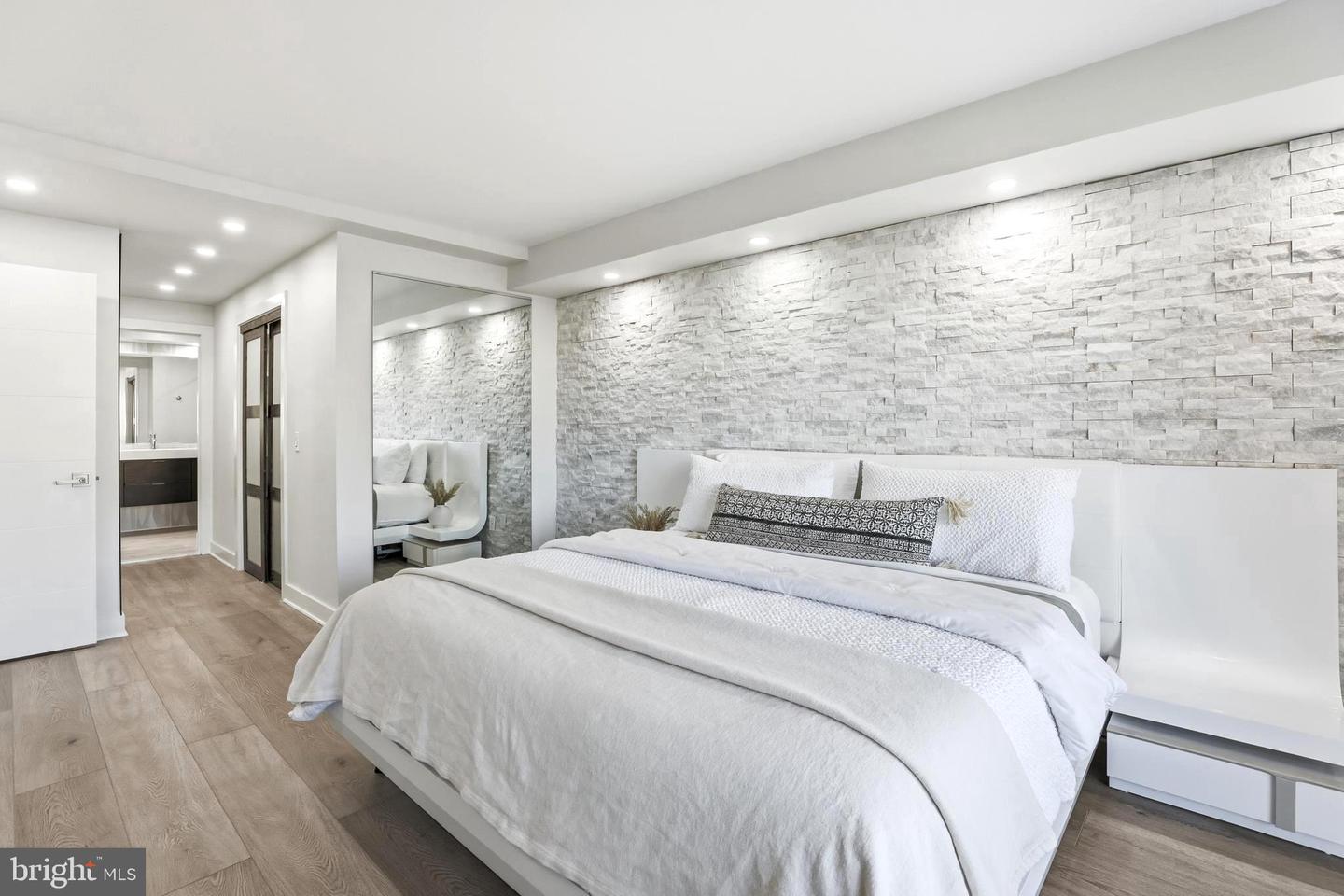 6101 EDSALL RD #1004, ALEXANDRIA, Virginia 22304, 2 Bedrooms Bedrooms, ,2 BathroomsBathrooms,Residential,For sale,6101 EDSALL RD #1004,VAAX2052508 MLS # VAAX2052508