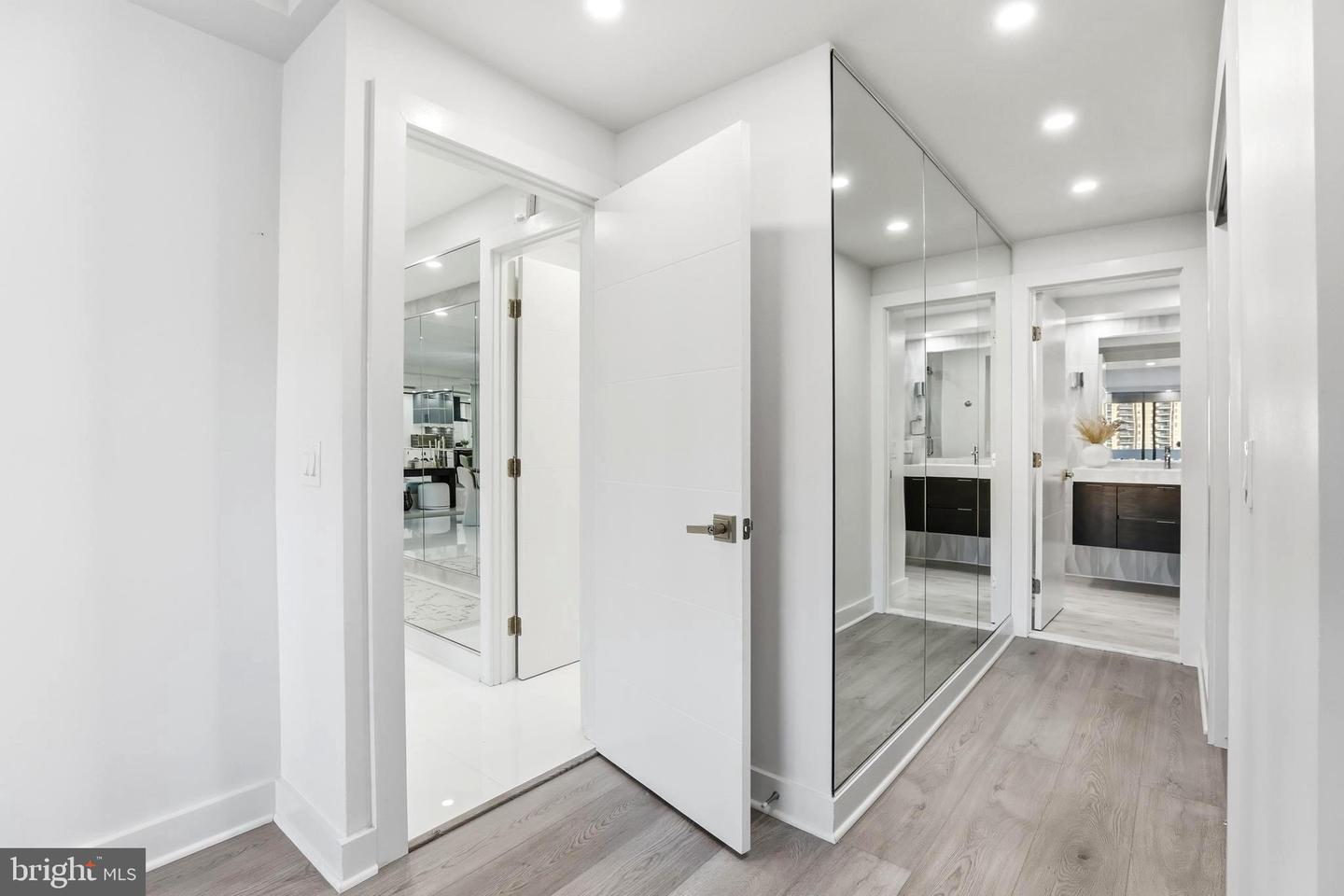 6101 EDSALL RD #1004, ALEXANDRIA, Virginia 22304, 2 Bedrooms Bedrooms, ,2 BathroomsBathrooms,Residential,For sale,6101 EDSALL RD #1004,VAAX2052508 MLS # VAAX2052508