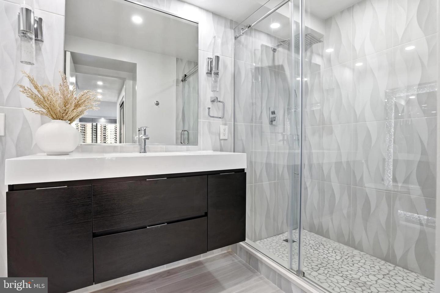 6101 EDSALL RD #1004, ALEXANDRIA, Virginia 22304, 2 Bedrooms Bedrooms, ,2 BathroomsBathrooms,Residential,For sale,6101 EDSALL RD #1004,VAAX2052508 MLS # VAAX2052508