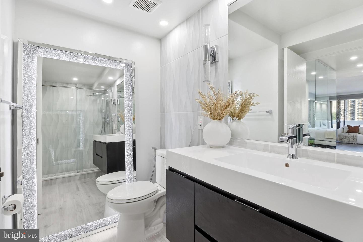 6101 EDSALL RD #1004, ALEXANDRIA, Virginia 22304, 2 Bedrooms Bedrooms, ,2 BathroomsBathrooms,Residential,For sale,6101 EDSALL RD #1004,VAAX2052508 MLS # VAAX2052508