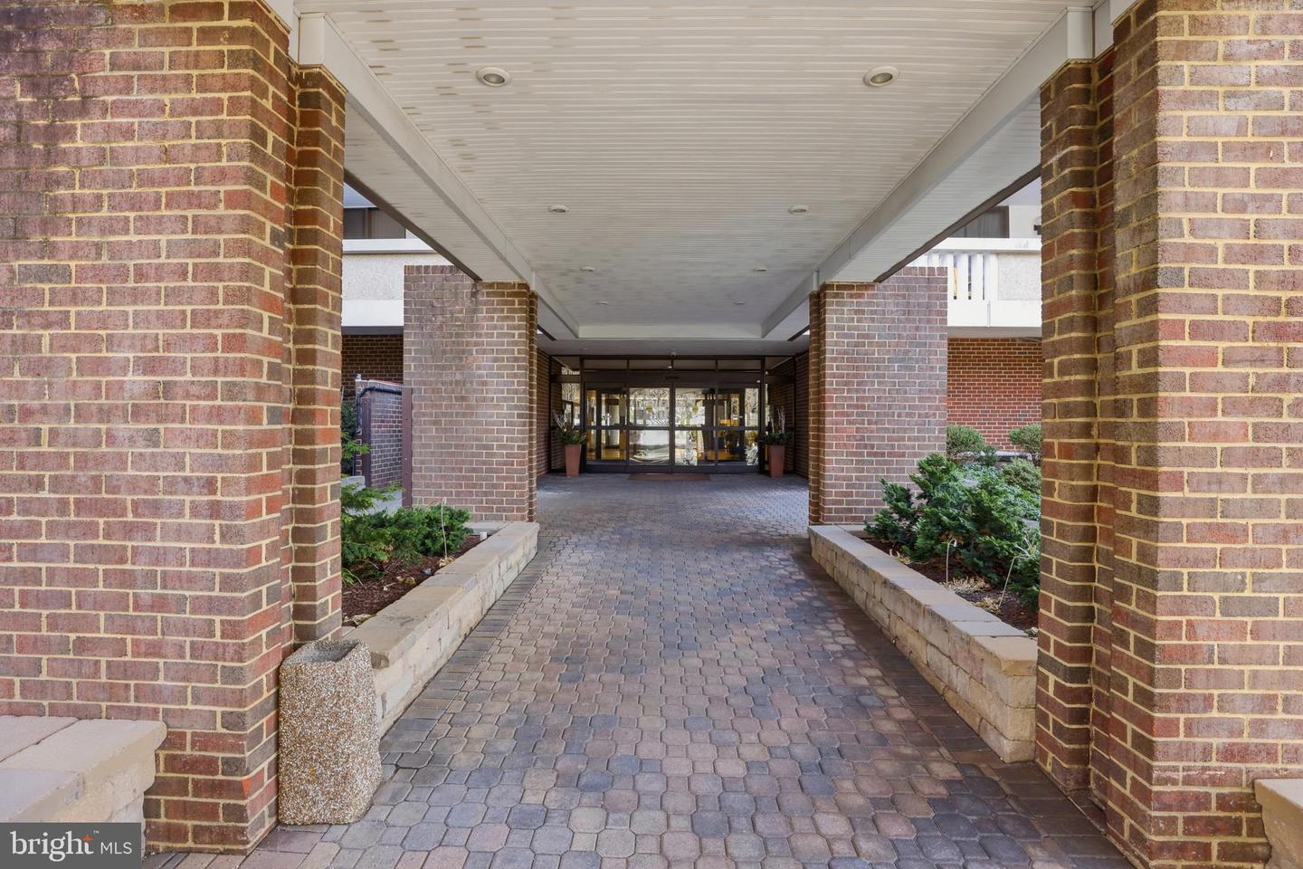 6101 EDSALL RD #1004, ALEXANDRIA, Virginia 22304, 2 Bedrooms Bedrooms, ,2 BathroomsBathrooms,Residential,For sale,6101 EDSALL RD #1004,VAAX2052508 MLS # VAAX2052508