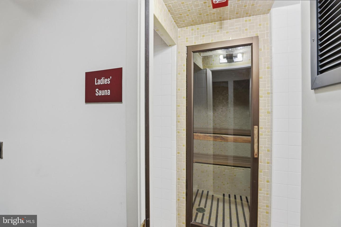 6101 EDSALL RD #1004, ALEXANDRIA, Virginia 22304, 2 Bedrooms Bedrooms, ,2 BathroomsBathrooms,Residential,For sale,6101 EDSALL RD #1004,VAAX2052508 MLS # VAAX2052508