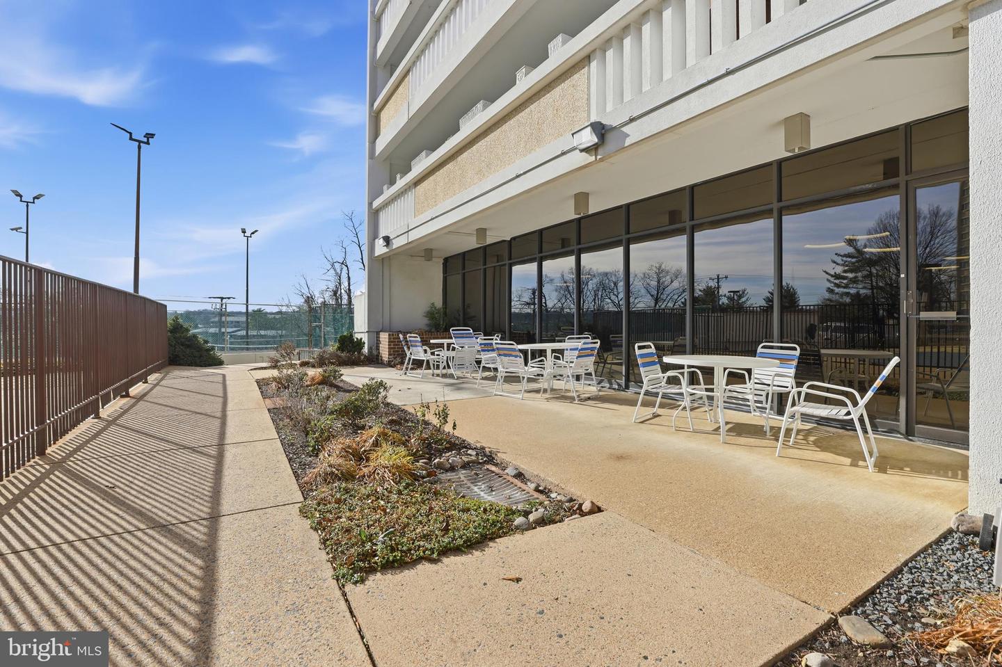 6101 EDSALL RD #1004, ALEXANDRIA, Virginia 22304, 2 Bedrooms Bedrooms, ,2 BathroomsBathrooms,Residential,For sale,6101 EDSALL RD #1004,VAAX2052508 MLS # VAAX2052508