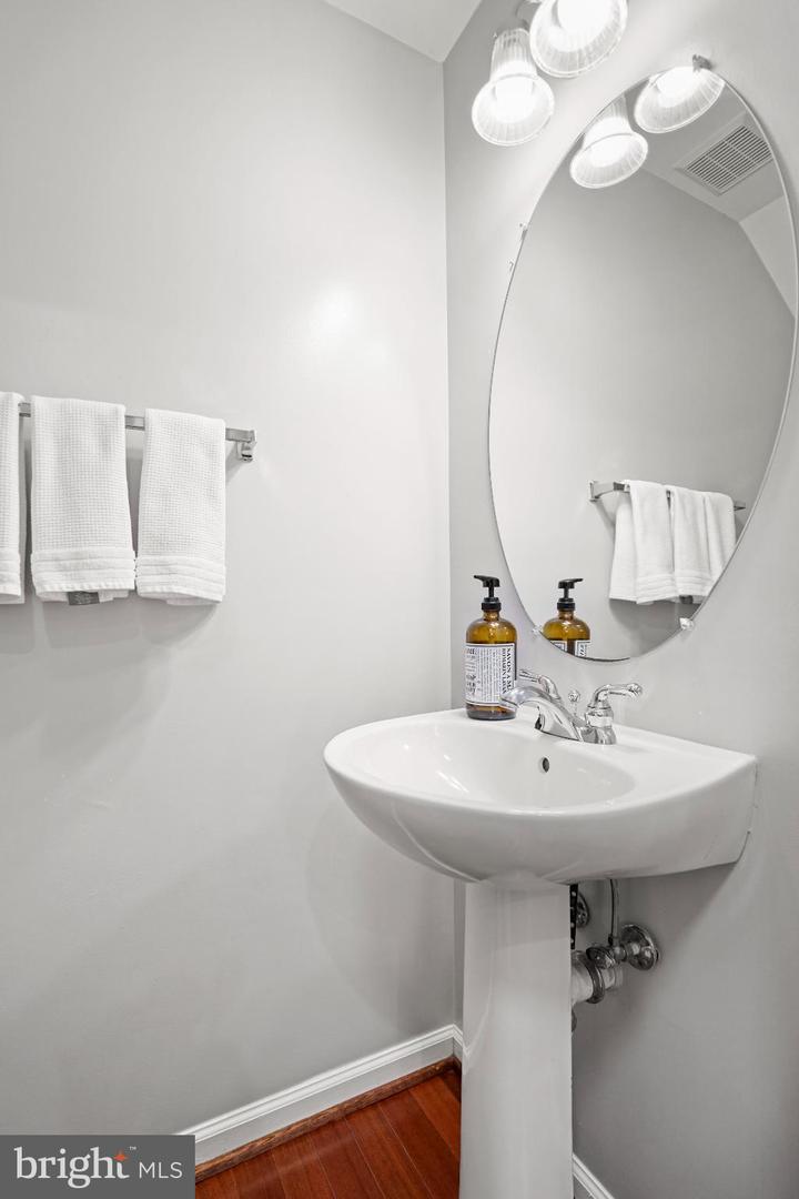 5087 DONOVAN DR, ALEXANDRIA, Virginia 22304, 2 Bedrooms Bedrooms, 5 Rooms Rooms,2 BathroomsBathrooms,Residential,For sale,5087 DONOVAN DR,VAAX2052612 MLS # VAAX2052612 5087 DONOVAN DR, ALEXANDRIA, Virginia 22304, 2 Bedrooms Bedrooms, 5 Rooms Rooms,2 BathroomsBathrooms,Residential,For sale,5087 DONOVAN DR,VAAX2052612 MLS # VAAX2052612