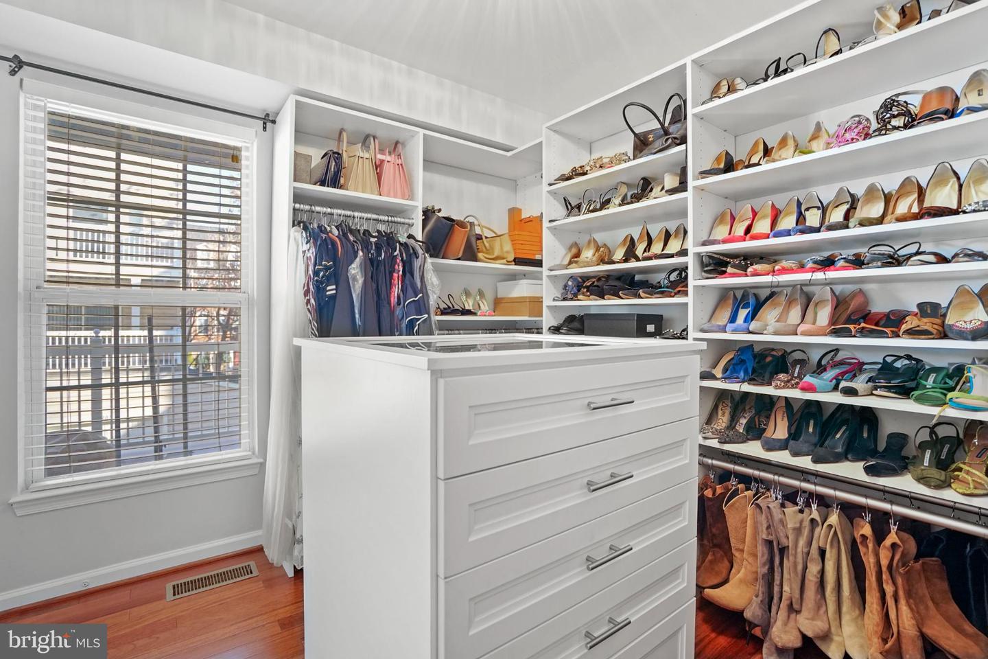 5087 DONOVAN DR, ALEXANDRIA, Virginia 22304, 2 Bedrooms Bedrooms, 5 Rooms Rooms,2 BathroomsBathrooms,Residential,For sale,5087 DONOVAN DR,VAAX2052612 MLS # VAAX2052612 5087 DONOVAN DR, ALEXANDRIA, Virginia 22304, 2 Bedrooms Bedrooms, 5 Rooms Rooms,2 BathroomsBathrooms,Residential,For sale,5087 DONOVAN DR,VAAX2052612 MLS # VAAX2052612