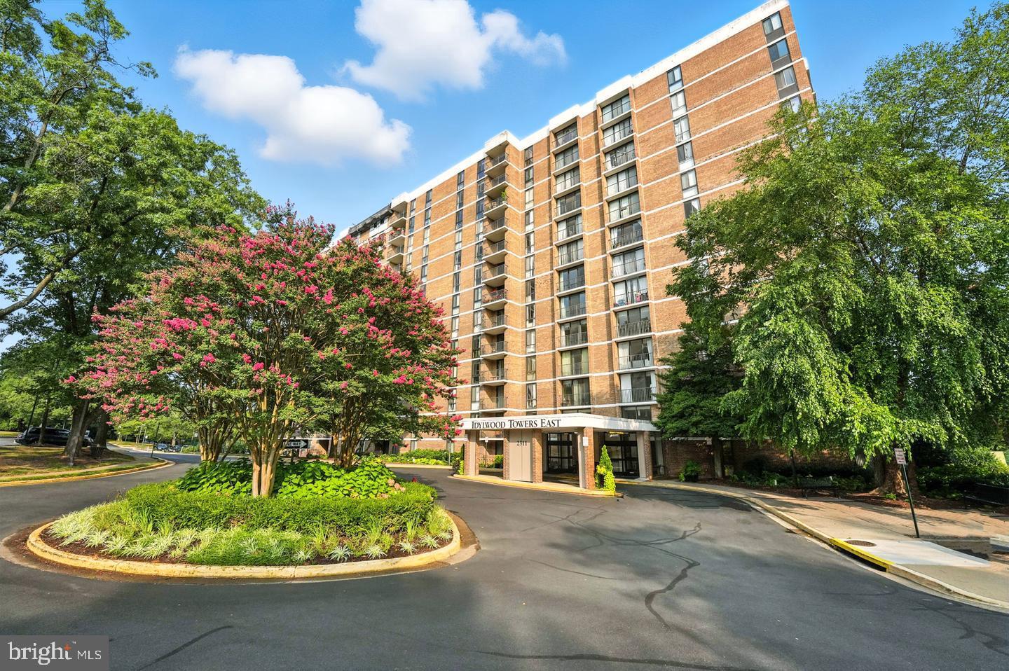 2311 PIMMIT DR #401, FALLS CHURCH, Virginia 22043, 2 Bedrooms Bedrooms, ,2 BathroomsBathrooms,Residential,For sale,2311 PIMMIT DR #401,VAFX2283242 MLS # VAFX2283242
