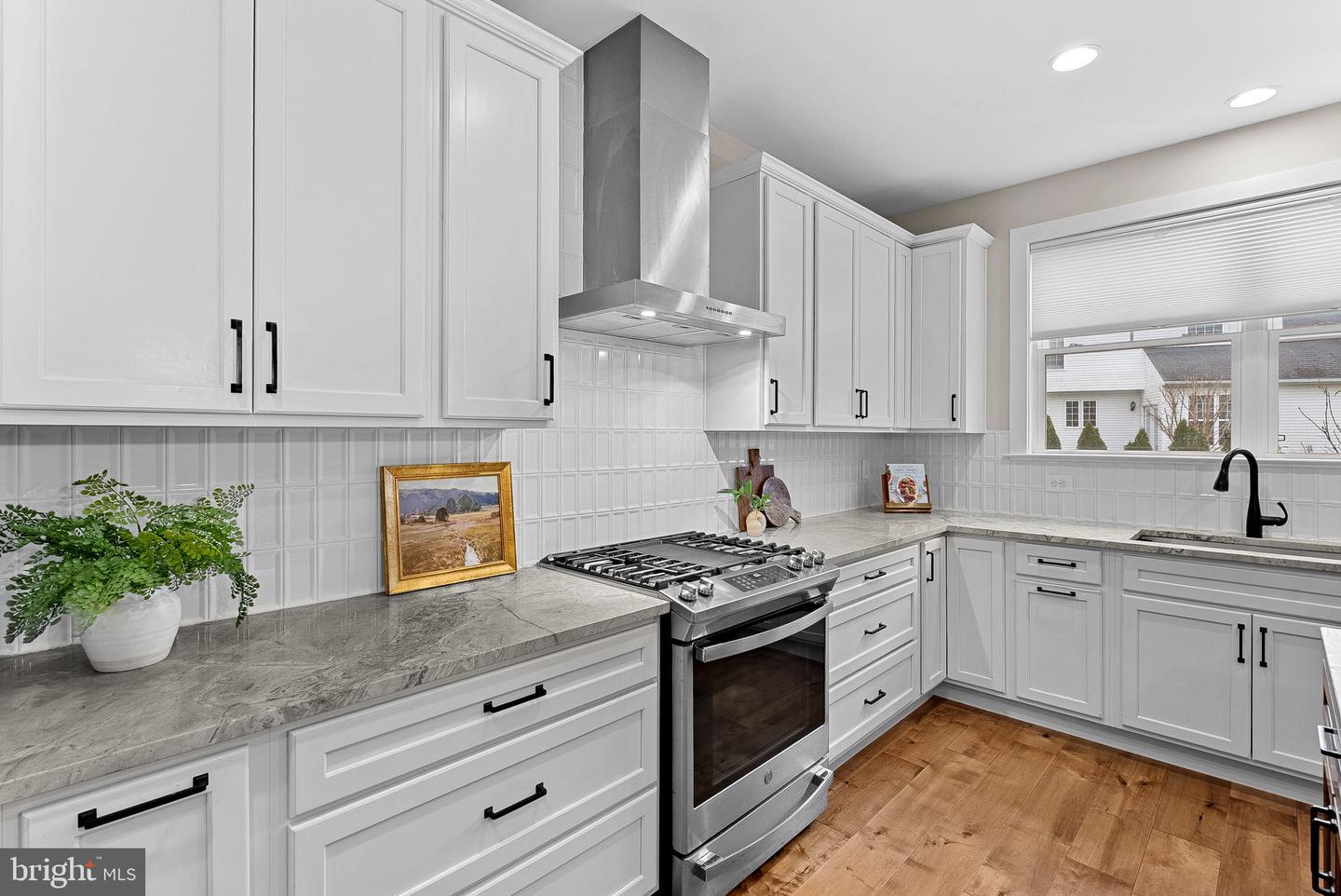 35611 HAMLET CT, ROUND HILL, Virginia 20141, 5 Bedrooms Bedrooms, ,4 BathroomsBathrooms,Residential,For sale,35611 HAMLET CT,VALO2112968 MLS # VALO2112968