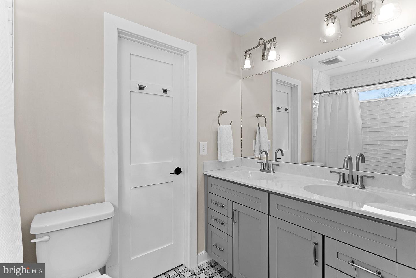 35611 HAMLET CT, ROUND HILL, Virginia 20141, 5 Bedrooms Bedrooms, ,4 BathroomsBathrooms,Residential,For sale,35611 HAMLET CT,VALO2112968 MLS # VALO2112968