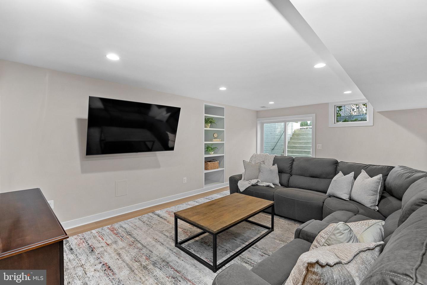 35611 HAMLET CT, ROUND HILL, Virginia 20141, 5 Bedrooms Bedrooms, ,4 BathroomsBathrooms,Residential,For sale,35611 HAMLET CT,VALO2112968 MLS # VALO2112968