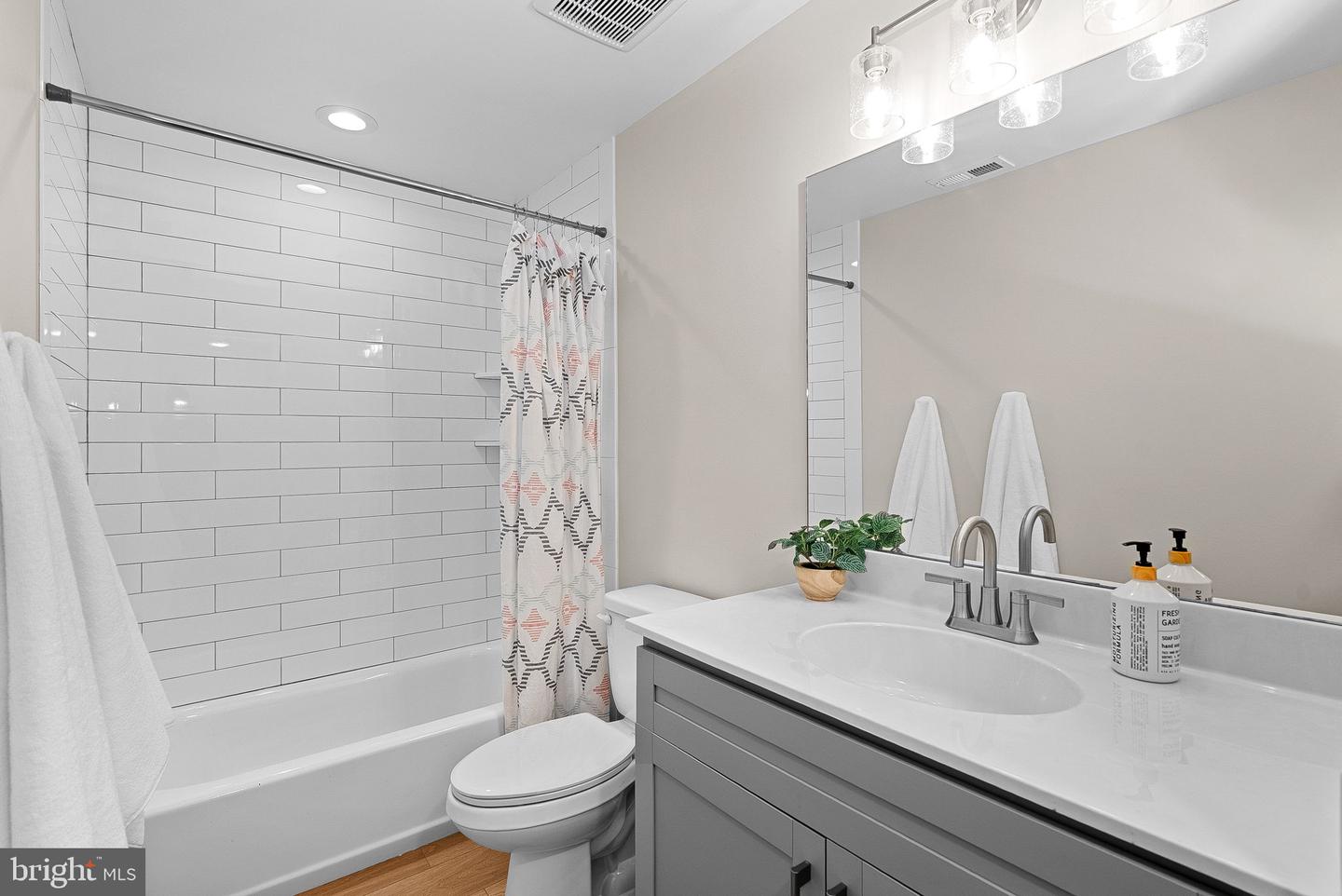 35611 HAMLET CT, ROUND HILL, Virginia 20141, 5 Bedrooms Bedrooms, ,4 BathroomsBathrooms,Residential,For sale,35611 HAMLET CT,VALO2112968 MLS # VALO2112968