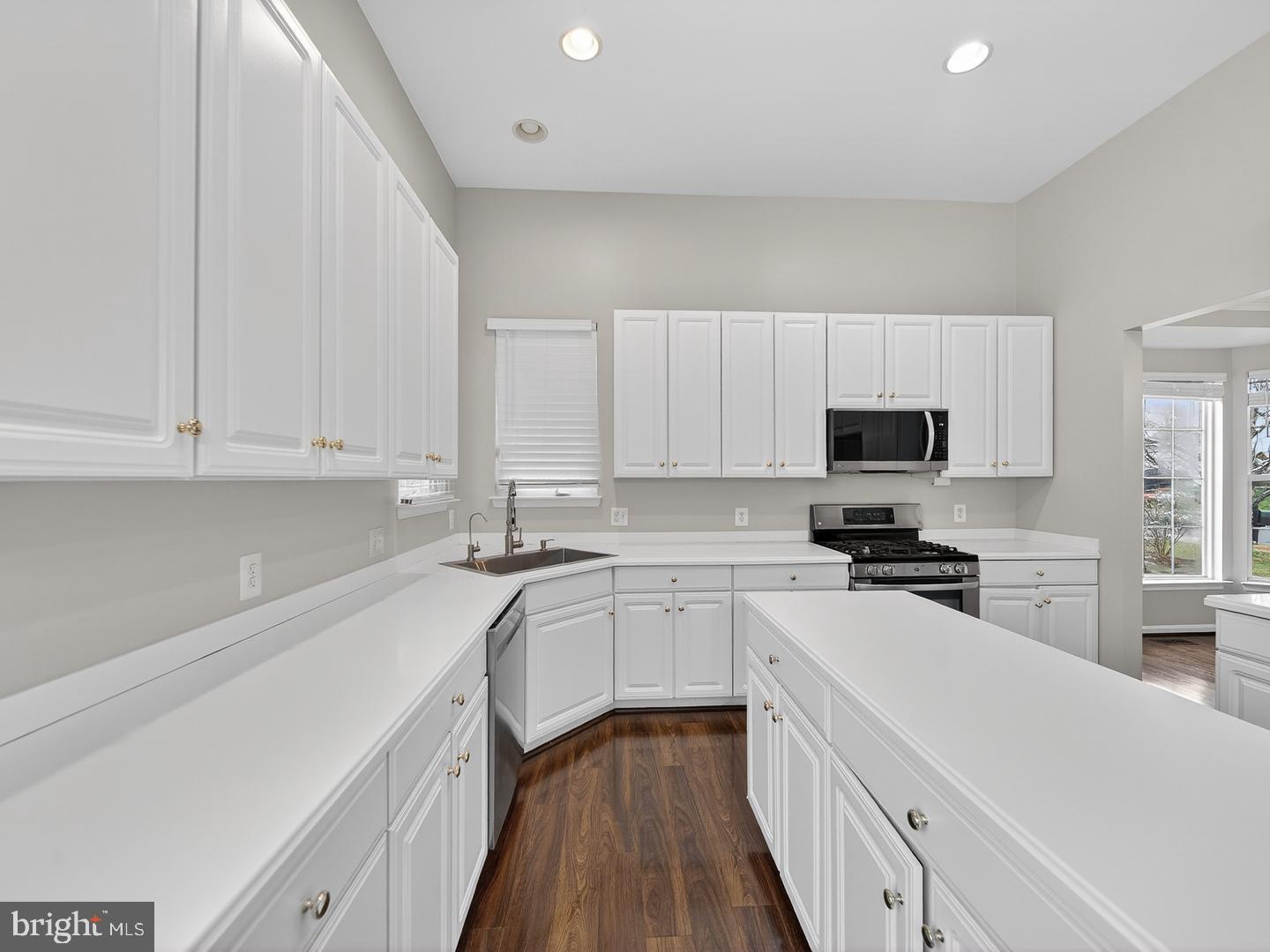 12590 GARRY GLEN DR, BRISTOW, Virginia 20136, 4 Bedrooms Bedrooms, 13 Rooms Rooms,3 BathroomsBathrooms,Residential,For sale,12590 GARRY GLEN DR,VAPW2109530 MLS # VAPW2109530