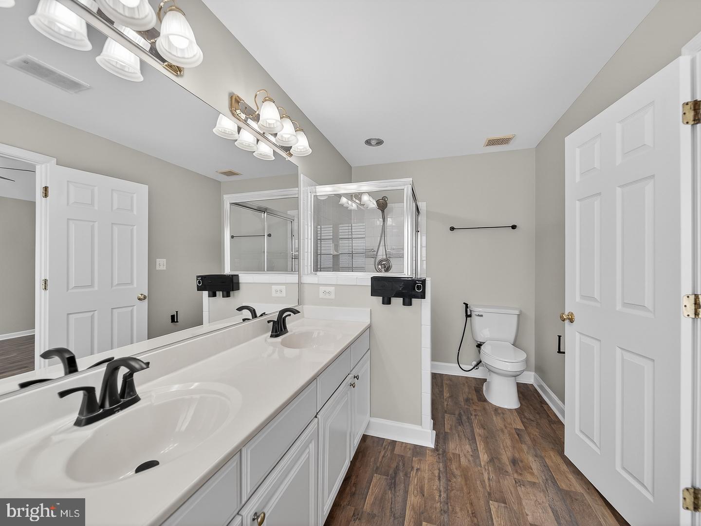 12590 GARRY GLEN DR, BRISTOW, Virginia 20136, 4 Bedrooms Bedrooms, 13 Rooms Rooms,3 BathroomsBathrooms,Residential,For sale,12590 GARRY GLEN DR,VAPW2109530 MLS # VAPW2109530