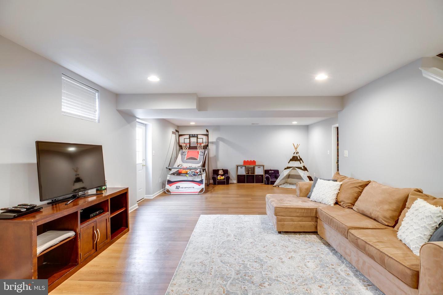 9505 GRADY POND WAY, BRISTOW, Virginia 20136, 4 Bedrooms Bedrooms, 8 Rooms Rooms,2 BathroomsBathrooms,Residential,For sale,9505 GRADY POND WAY,VAPW2109384 MLS # VAPW2109384