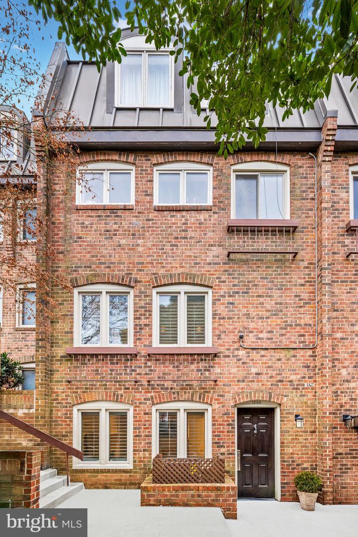 1238 ETON CT NW #T17, WASHINGTON, District Of Columbia 20007, 3 Bedrooms Bedrooms, ,2 BathroomsBathrooms,Residential,For sale,1238 ETON CT NW #T17,DCDC2235480 MLS # DCDC2235480