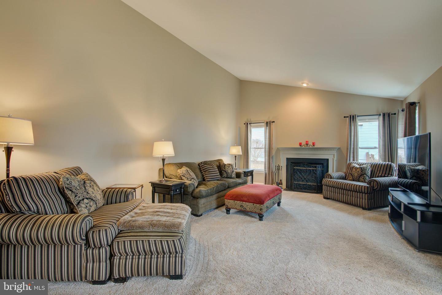 17372 HILLTOP DR, PURCELLVILLE, Virginia 20132, 4 Bedrooms Bedrooms, ,3 BathroomsBathrooms,Residential,For sale,17372 HILLTOP DR,VALO2112594 MLS # VALO2112594