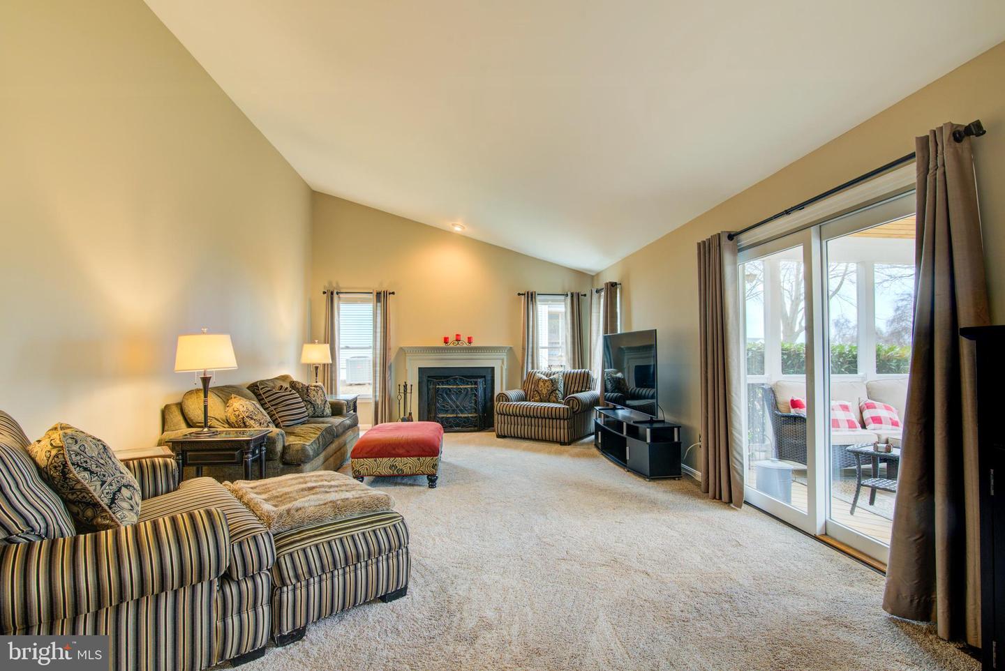 17372 HILLTOP DR, PURCELLVILLE, Virginia 20132, 4 Bedrooms Bedrooms, ,3 BathroomsBathrooms,Residential,For sale,17372 HILLTOP DR,VALO2112594 MLS # VALO2112594