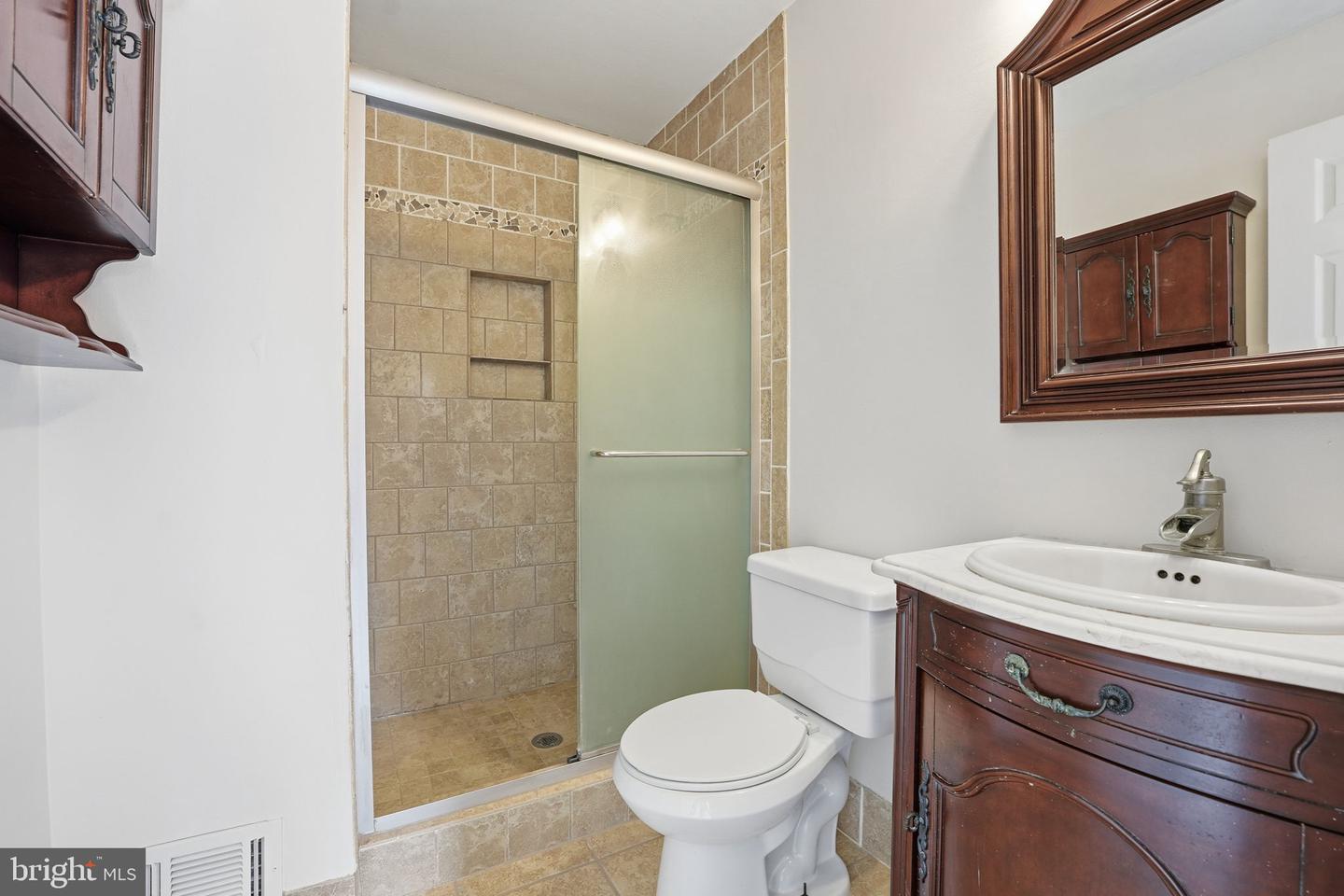 7900 FOREST PATH WAY, SPRINGFIELD, Virginia 22153, 3 Bedrooms Bedrooms, ,3 BathroomsBathrooms,Residential,For sale,7900 FOREST PATH WAY,VAFX2283086 MLS # VAFX2283086