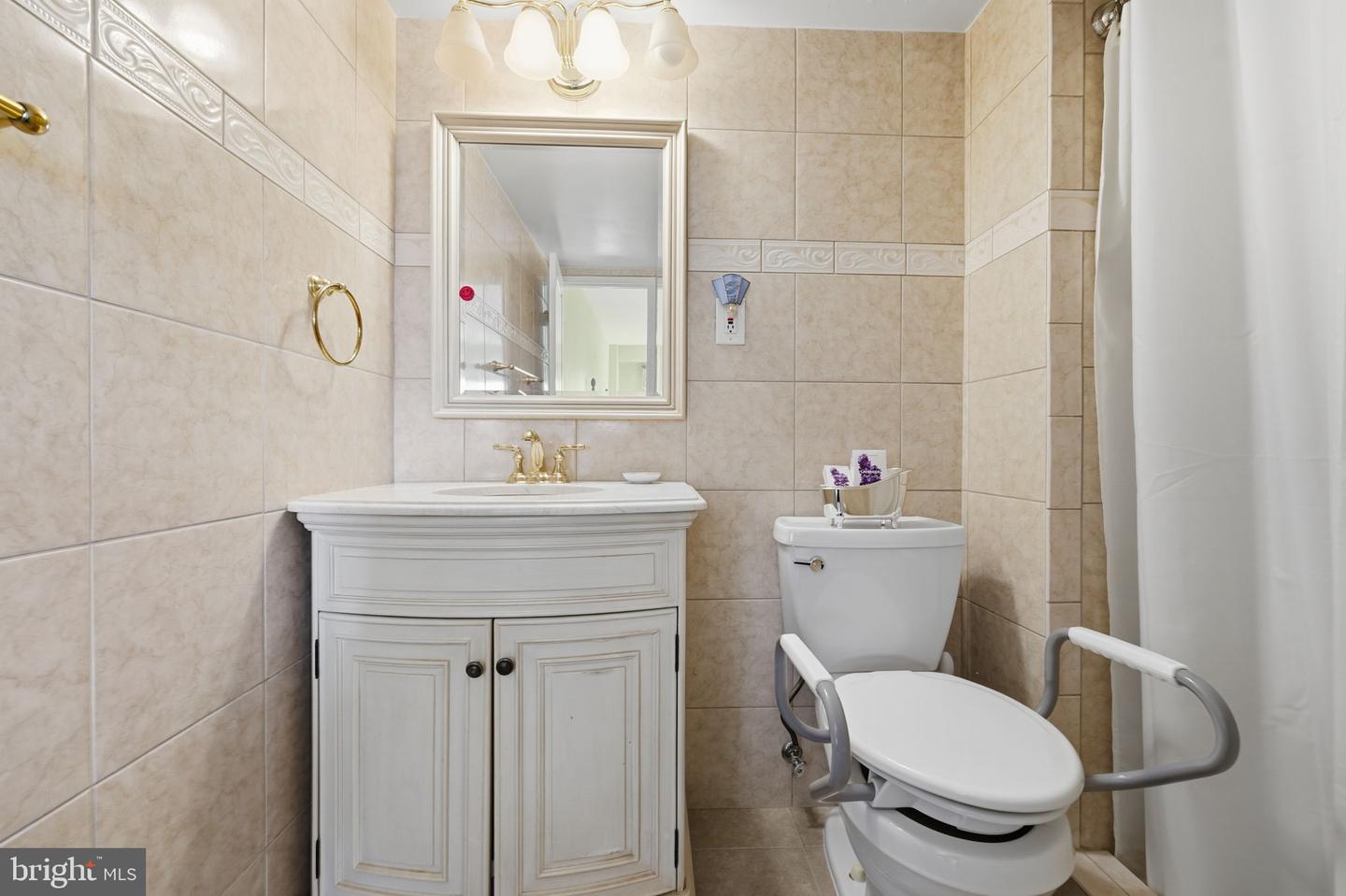 4201 CATHEDRAL AVE NW #905E, WASHINGTON, District Of Columbia 20016, 3 Bedrooms Bedrooms, 5 Rooms Rooms,2 BathroomsBathrooms,Residential,For sale,4201 CATHEDRAL AVE NW #905E,DCDC2235628 MLS # DCDC2235628