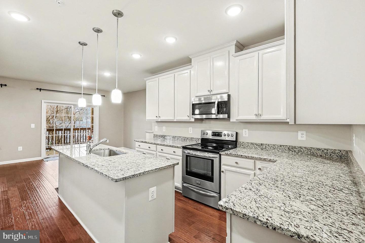 13933 HOLLOW WIND WAY #101, WOODBRIDGE, Virginia 22191, 3 Bedrooms Bedrooms, 6 Rooms Rooms,2 BathroomsBathrooms,Residential,For sale,13933 HOLLOW WIND WAY #101,VAPW2109458 MLS # VAPW2109458