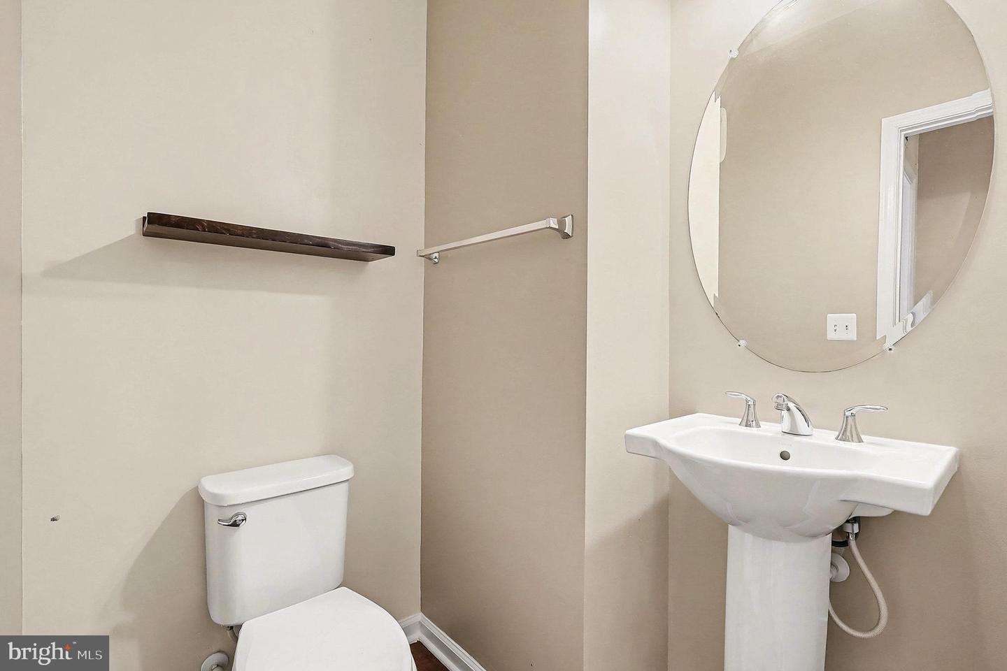 13933 HOLLOW WIND WAY #101, WOODBRIDGE, Virginia 22191, 3 Bedrooms Bedrooms, 6 Rooms Rooms,2 BathroomsBathrooms,Residential,For sale,13933 HOLLOW WIND WAY #101,VAPW2109458 MLS # VAPW2109458