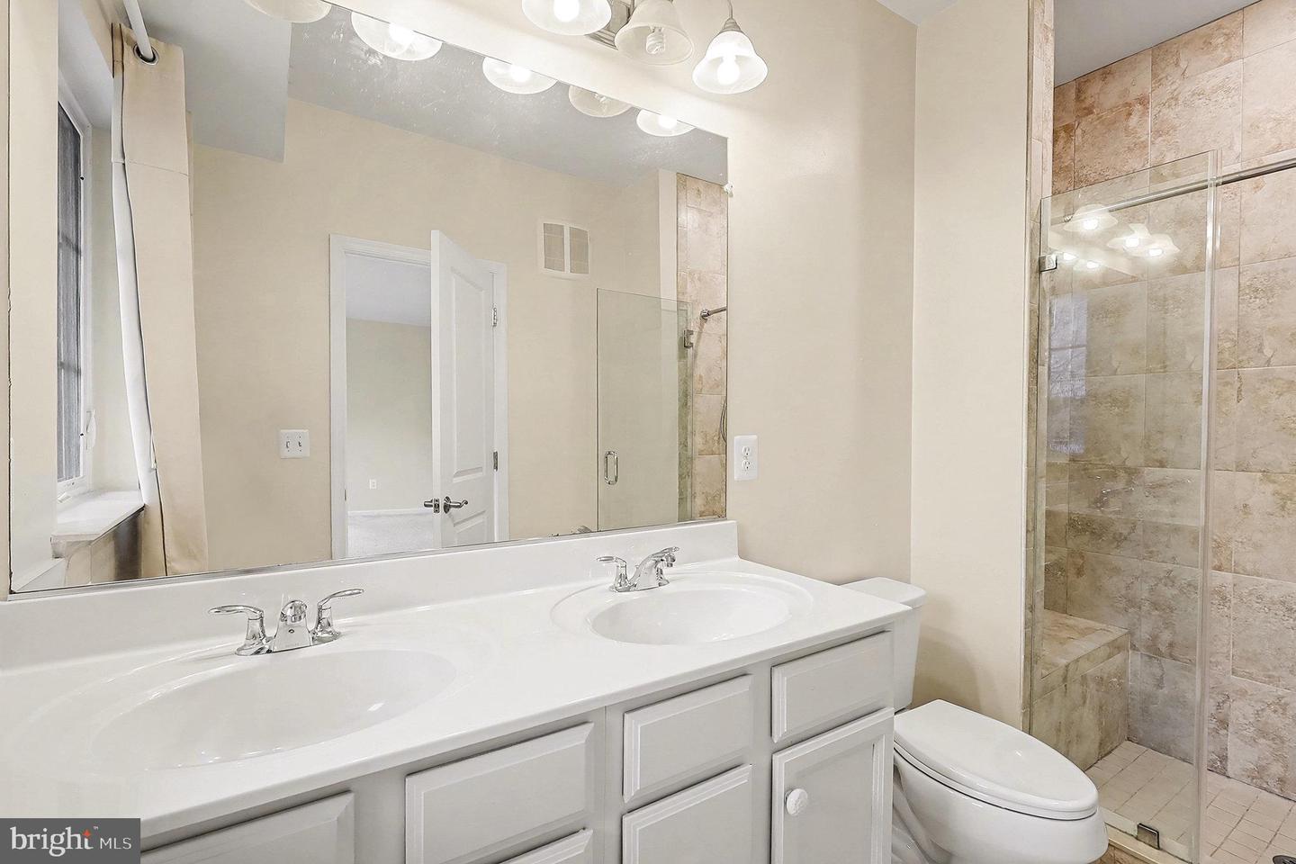 13933 HOLLOW WIND WAY #101, WOODBRIDGE, Virginia 22191, 3 Bedrooms Bedrooms, 6 Rooms Rooms,2 BathroomsBathrooms,Residential,For sale,13933 HOLLOW WIND WAY #101,VAPW2109458 MLS # VAPW2109458