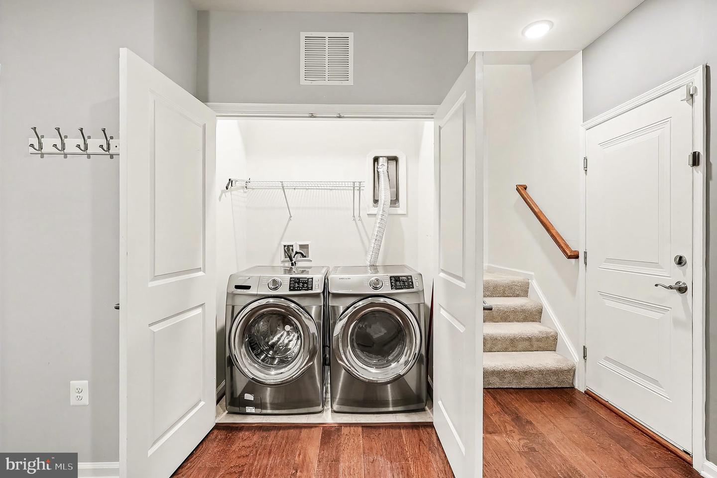 13933 HOLLOW WIND WAY #101, WOODBRIDGE, Virginia 22191, 3 Bedrooms Bedrooms, 6 Rooms Rooms,2 BathroomsBathrooms,Residential,For sale,13933 HOLLOW WIND WAY #101,VAPW2109458 MLS # VAPW2109458