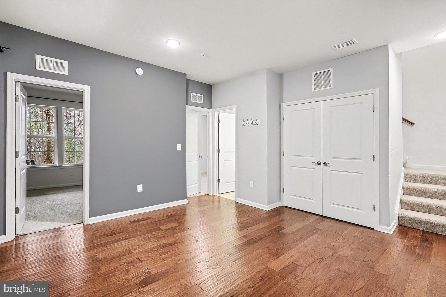 13933 HOLLOW WIND WAY #101, WOODBRIDGE, Virginia 22191, 3 Bedrooms Bedrooms, 6 Rooms Rooms,2 BathroomsBathrooms,Residential,For sale,13933 HOLLOW WIND WAY #101,VAPW2109458 MLS # VAPW2109458