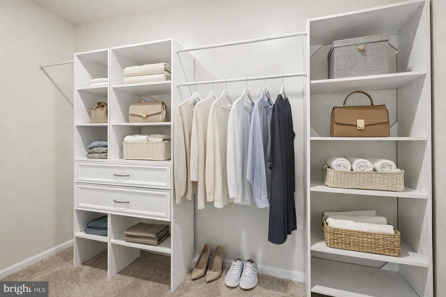 13933 HOLLOW WIND WAY #101, WOODBRIDGE, Virginia 22191, 3 Bedrooms Bedrooms, 6 Rooms Rooms,2 BathroomsBathrooms,Residential,For sale,13933 HOLLOW WIND WAY #101,VAPW2109458 MLS # VAPW2109458