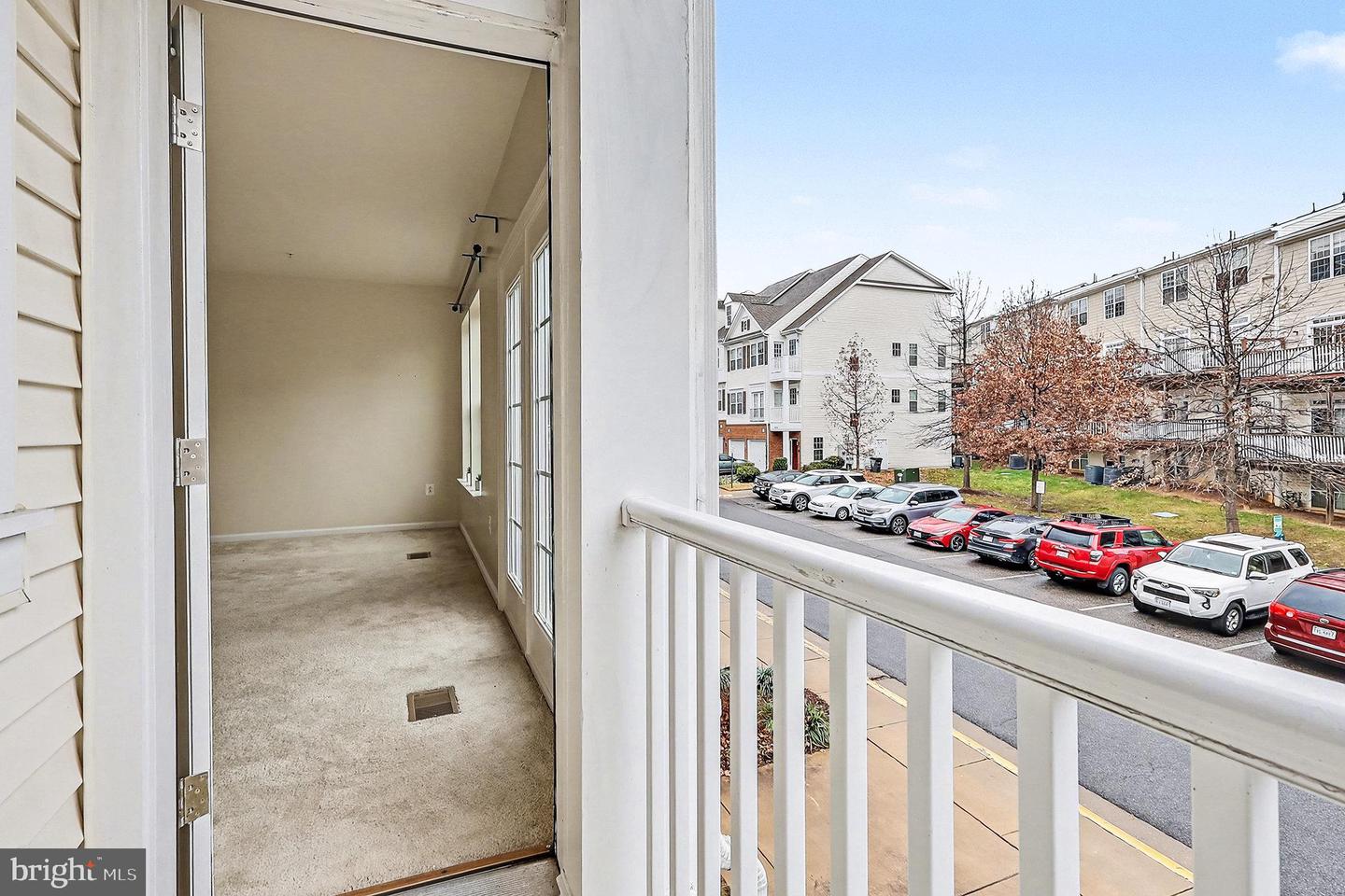 13933 HOLLOW WIND WAY #101, WOODBRIDGE, Virginia 22191, 3 Bedrooms Bedrooms, 6 Rooms Rooms,2 BathroomsBathrooms,Residential,For sale,13933 HOLLOW WIND WAY #101,VAPW2109458 MLS # VAPW2109458