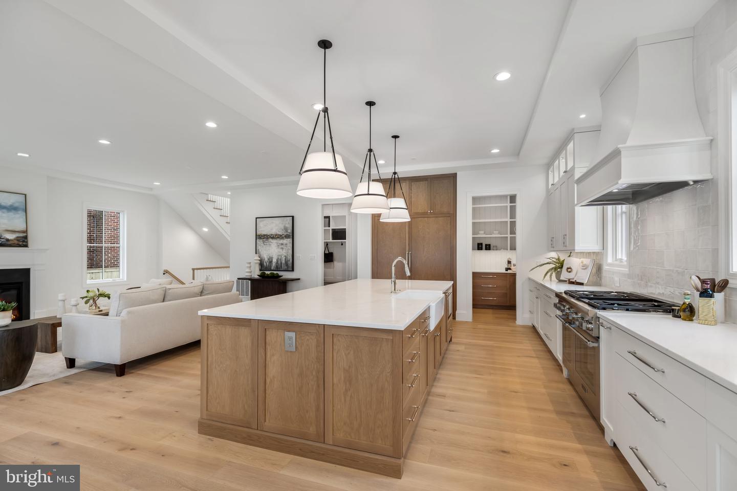 629 N LINCOLN ST N, ARLINGTON, Virginia 22201, 6 Bedrooms Bedrooms, ,6 BathroomsBathrooms,Residential,For sale,629 N LINCOLN ST N,VAAR2067076 MLS # VAAR2067076