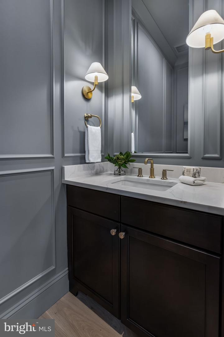 629 N LINCOLN ST N, ARLINGTON, Virginia 22201, 6 Bedrooms Bedrooms, ,6 BathroomsBathrooms,Residential,For sale,629 N LINCOLN ST N,VAAR2067076 MLS # VAAR2067076