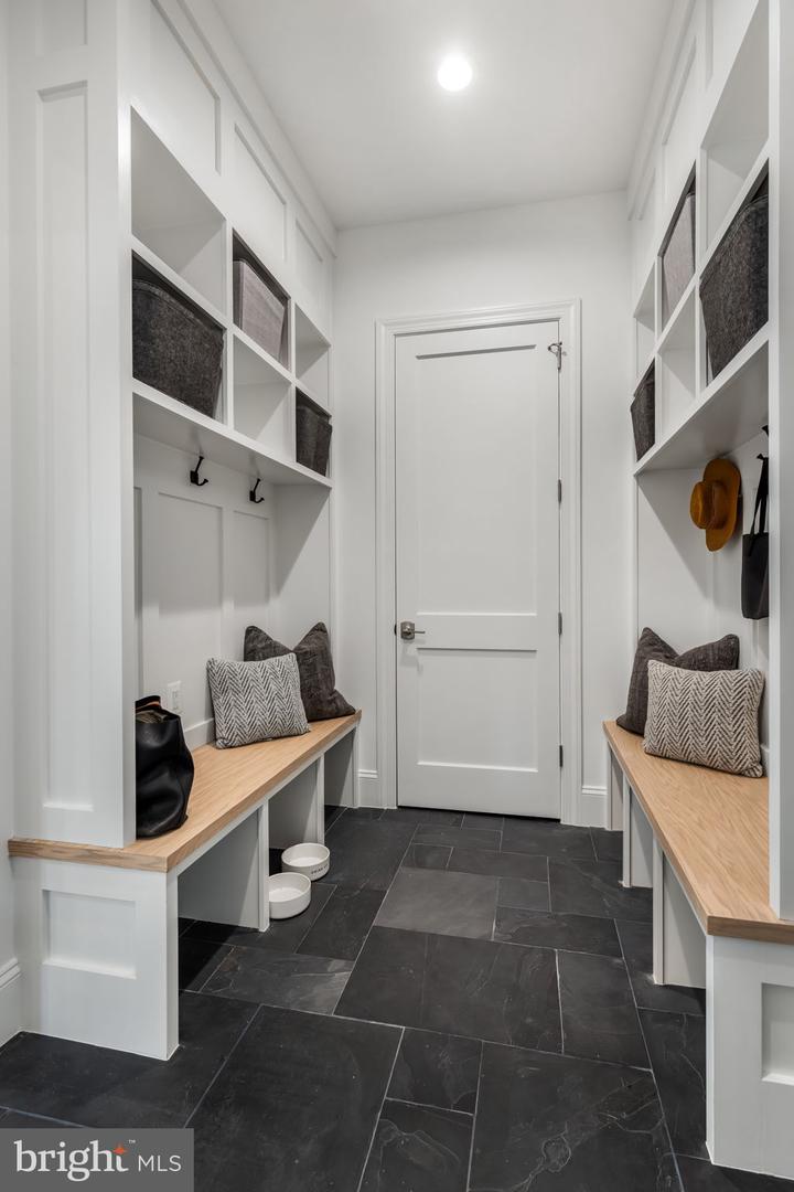 629 N LINCOLN ST N, ARLINGTON, Virginia 22201, 6 Bedrooms Bedrooms, ,6 BathroomsBathrooms,Residential,For sale,629 N LINCOLN ST N,VAAR2067076 MLS # VAAR2067076