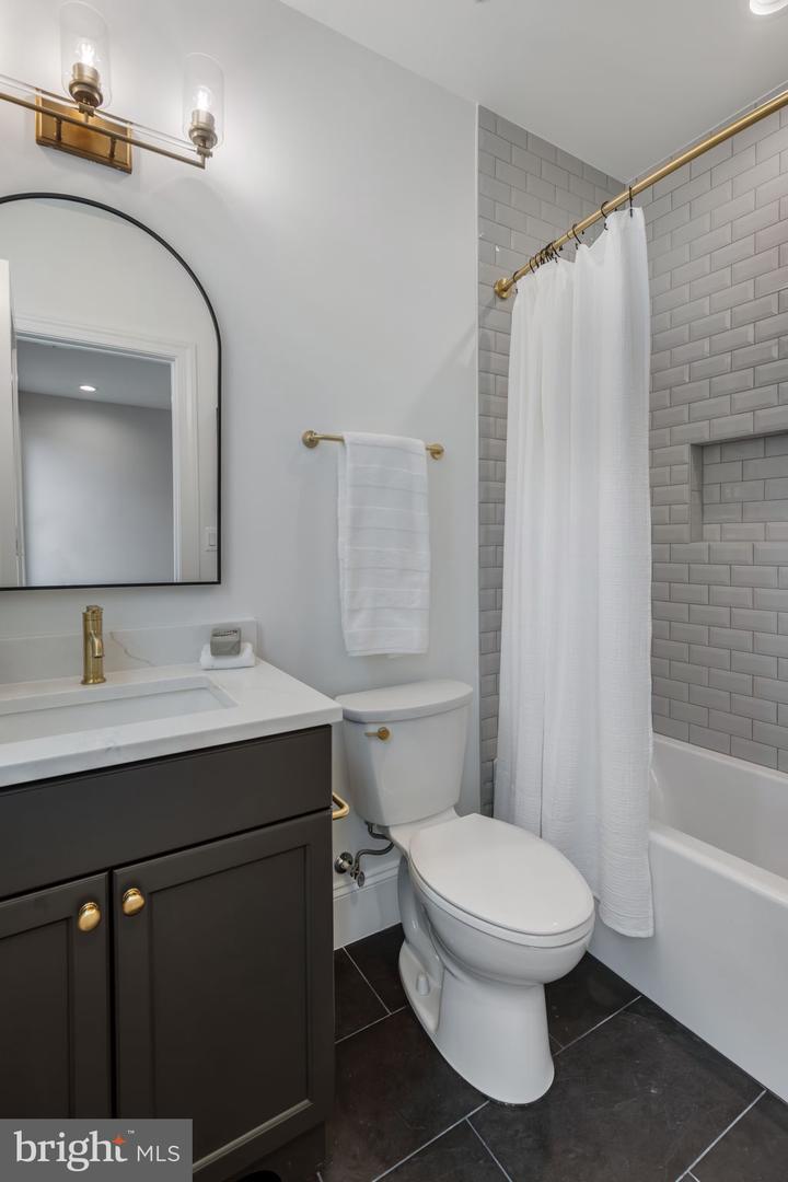 629 N LINCOLN ST N, ARLINGTON, Virginia 22201, 6 Bedrooms Bedrooms, ,6 BathroomsBathrooms,Residential,For sale,629 N LINCOLN ST N,VAAR2067076 MLS # VAAR2067076